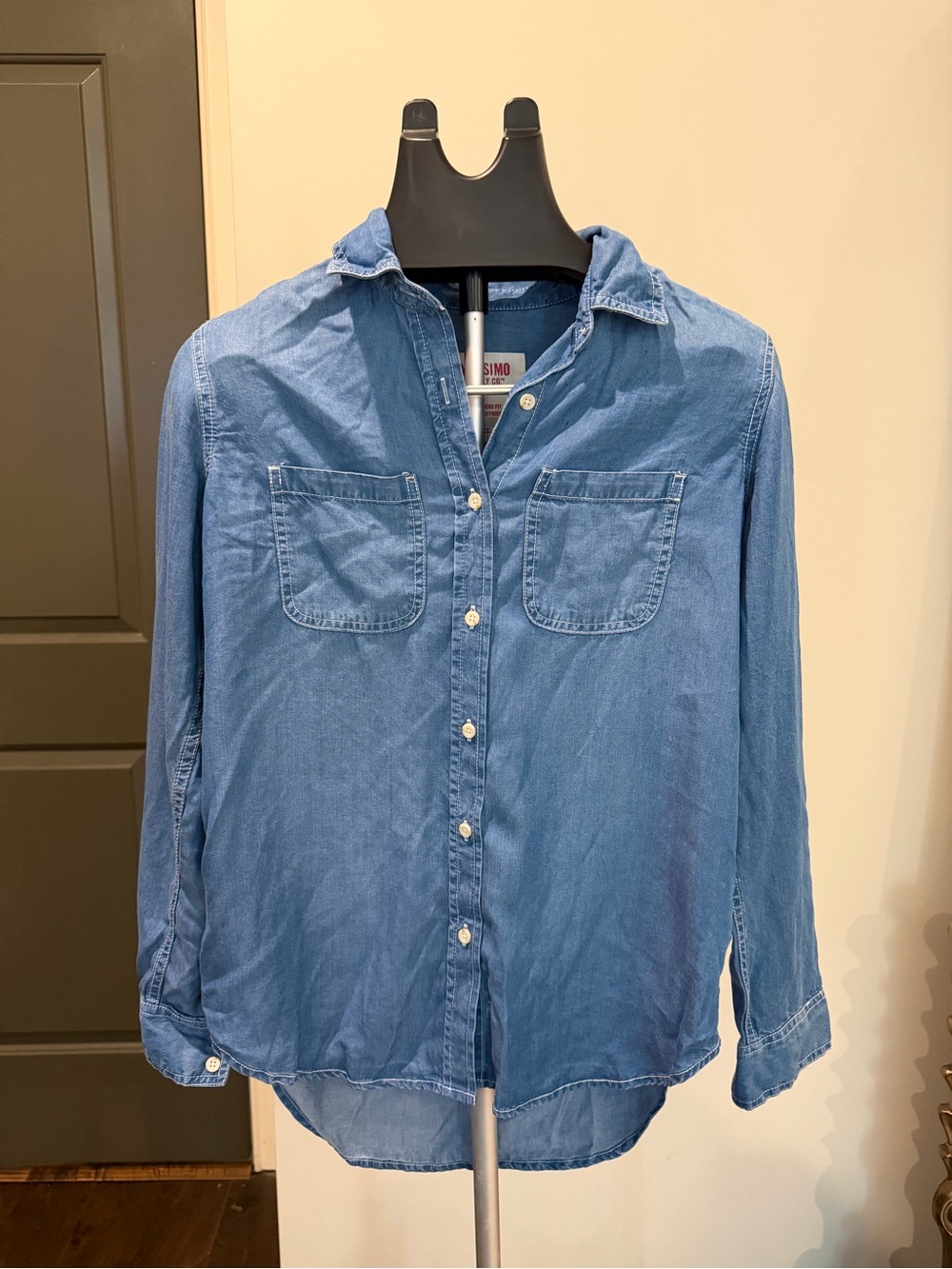 Mossimo Supply Co. Chambray Button-Up Shirt Small Boyfriend Fit NWT